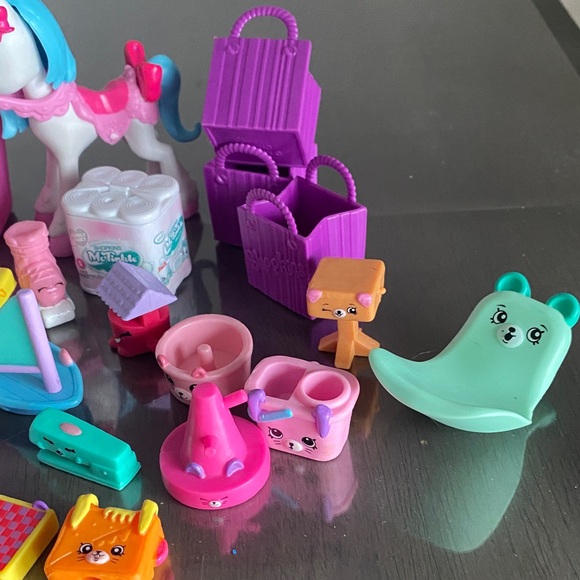 (46 items) Shopkins Figurine Bundle spring summer theme furniture - Picture 2 of 6